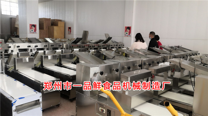 駐馬店客戶(hù)再次前來(lái)考察燴面機(jī)