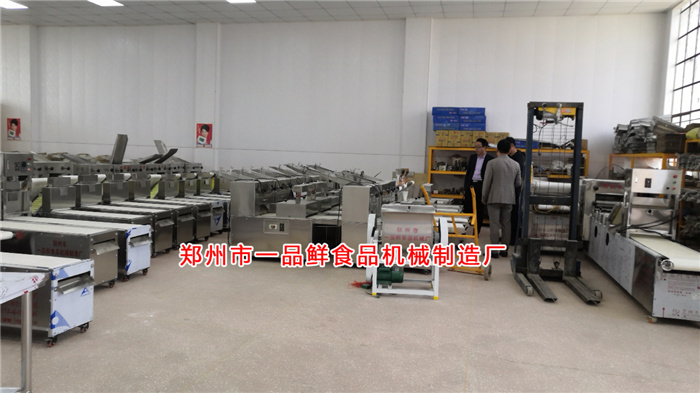 甘肅客戶(hù)考察多功能拉條機(jī)