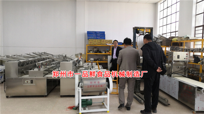 甘肅客戶(hù)考察多功能拉條機(jī)